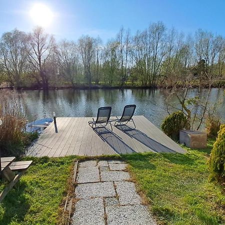 Het Witte Chalet Aan Het Water Van Monumentaal Fort Ooltgensplaat Bagian luar foto
