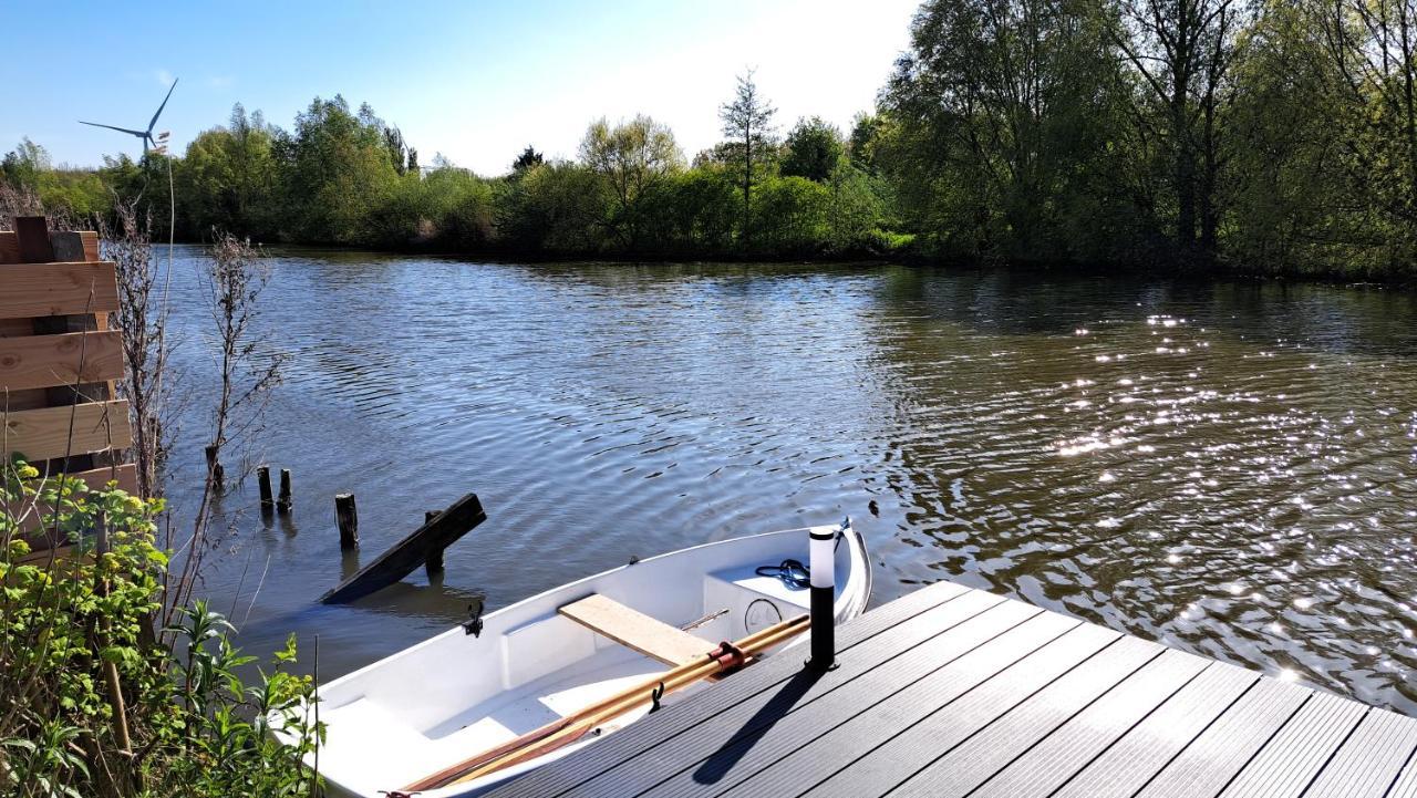 Het Witte Chalet Aan Het Water Van Monumentaal Fort Ooltgensplaat Bagian luar foto