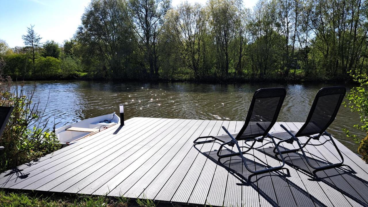 Het Witte Chalet Aan Het Water Van Monumentaal Fort Ooltgensplaat Bagian luar foto