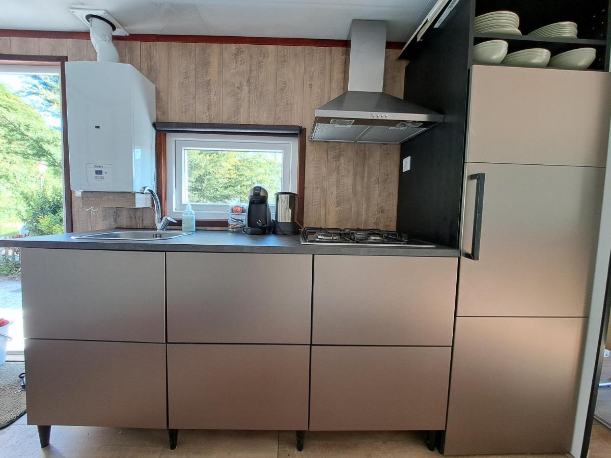 Het Witte Chalet Aan Het Water Van Monumentaal Fort Ooltgensplaat Bagian luar foto