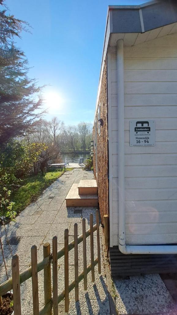 Het Witte Chalet Aan Het Water Van Monumentaal Fort Ooltgensplaat Bagian luar foto