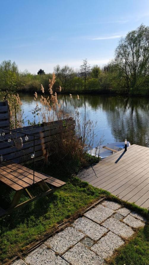 Het Witte Chalet Aan Het Water Van Monumentaal Fort Ooltgensplaat Bagian luar foto