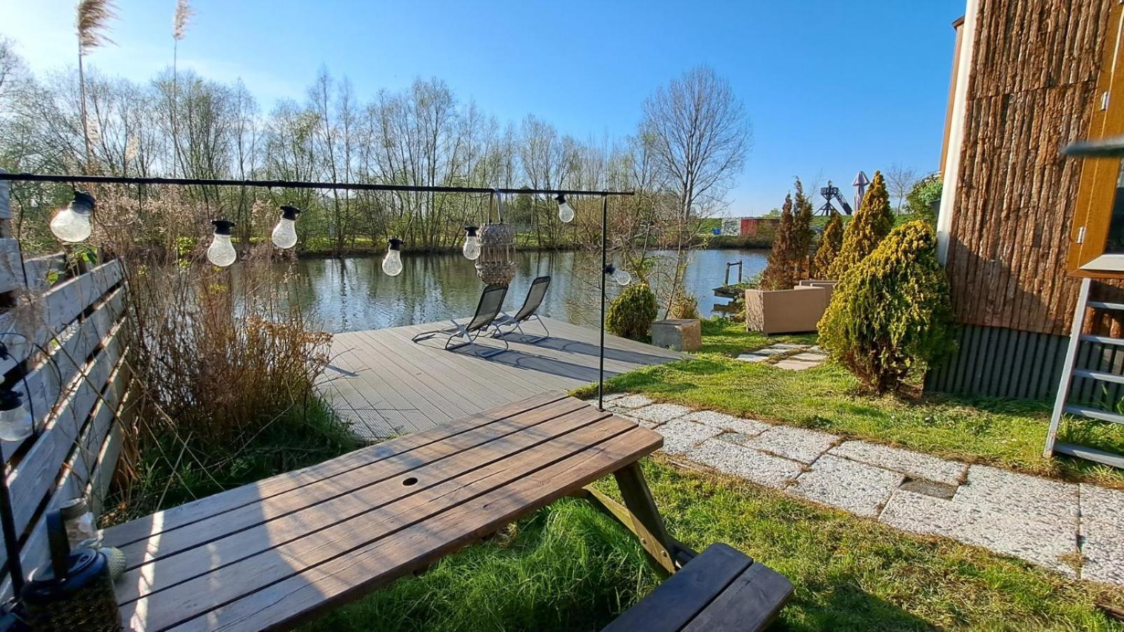 Het Witte Chalet Aan Het Water Van Monumentaal Fort Ooltgensplaat Bagian luar foto