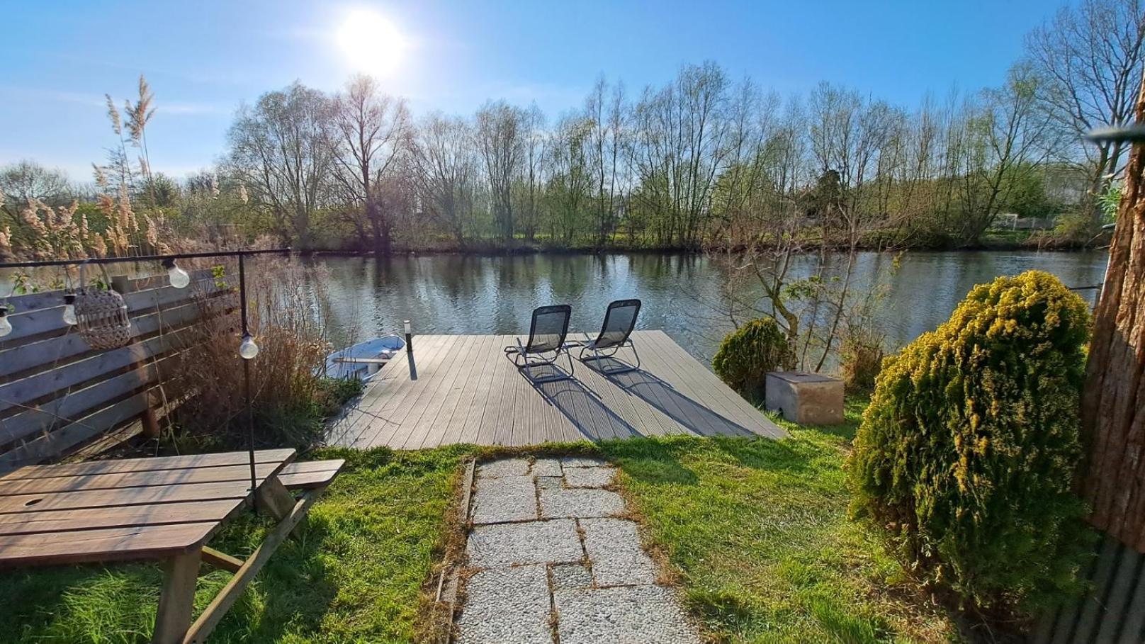 Het Witte Chalet Aan Het Water Van Monumentaal Fort Ooltgensplaat Bagian luar foto